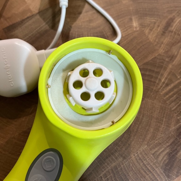 Clarisonic Mia 2 - neon green - Picture 2 of 3